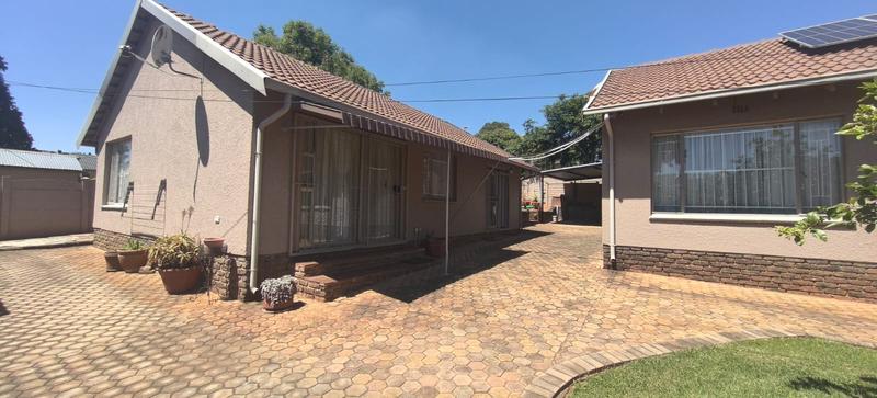 5 Bedroom Property for Sale in Wilro Park Gauteng