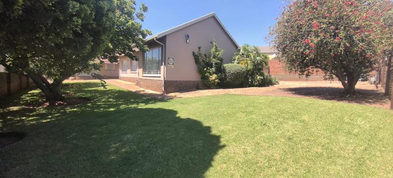 5 Bedroom Property for Sale in Wilro Park Gauteng
