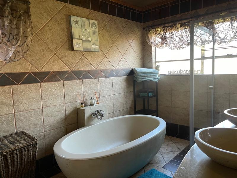 4 Bedroom Property for Sale in Vanderbijlpark SE 4 Gauteng
