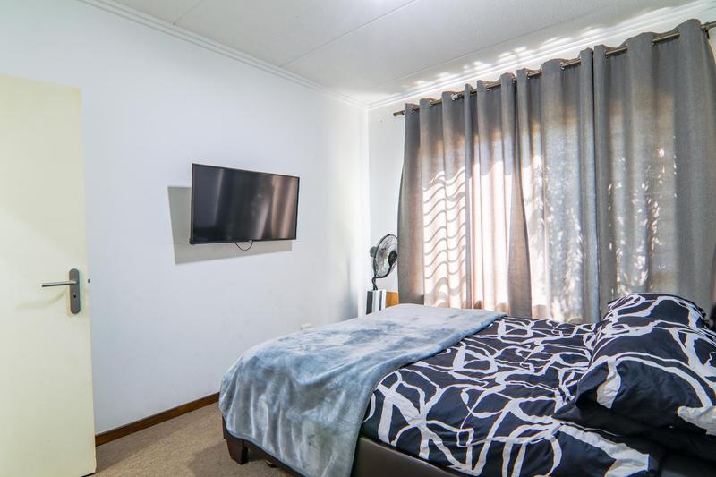1 Bedroom Property for Sale in Lonehill Gauteng