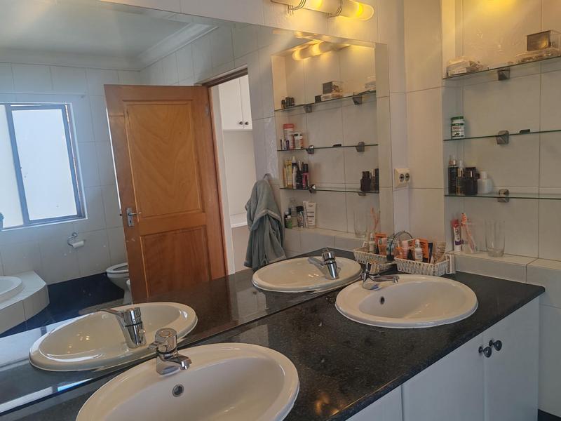 To Let 4 Bedroom Property for Rent in Bedfordview Gauteng