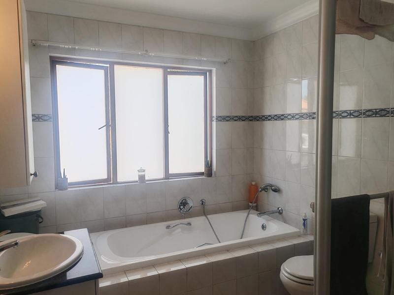 To Let 4 Bedroom Property for Rent in Bedfordview Gauteng