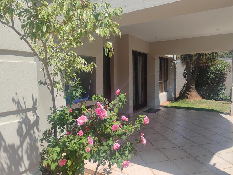 To Let 4 Bedroom Property for Rent in Bedfordview Gauteng