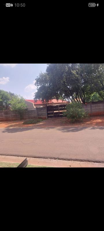 4 Bedroom Property for Sale in Rondebult Gauteng
