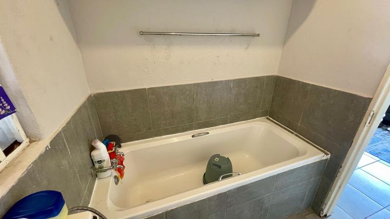 2 Bedroom Property for Sale in Fleurhof Gauteng