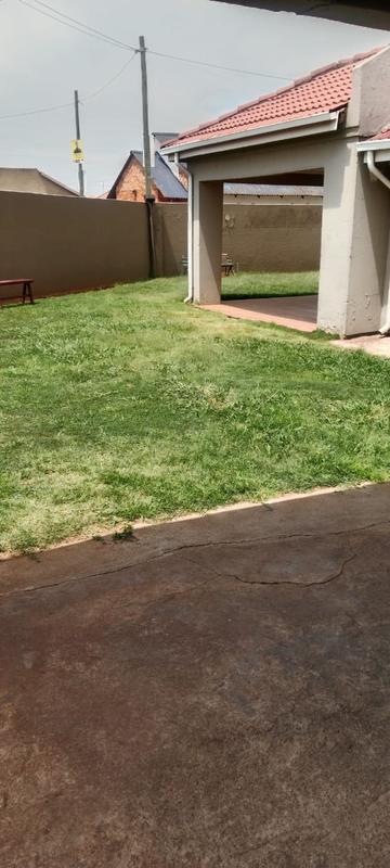 To Let 2 Bedroom Property for Rent in Likole Gauteng