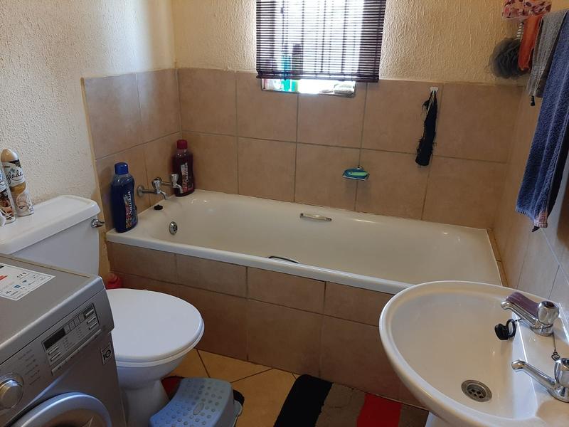 To Let 2 Bedroom Property for Rent in Olievenhoutbosch Gauteng