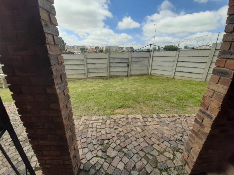 To Let 2 Bedroom Property for Rent in Olievenhoutbosch Gauteng