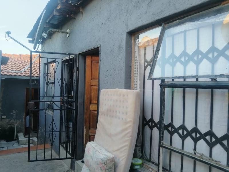 5 Bedroom Property for Sale in Olievenhoutbosch Gauteng