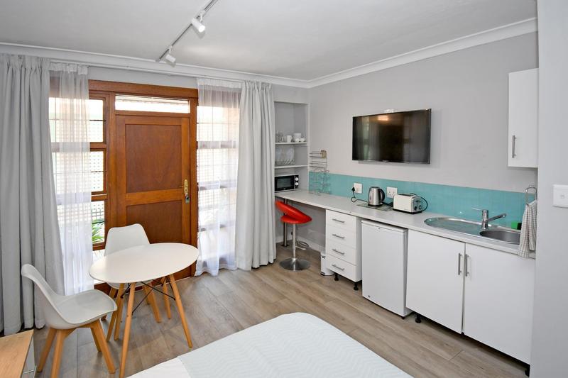 To Let 1 Bedroom Property for Rent in Parkmore Gauteng