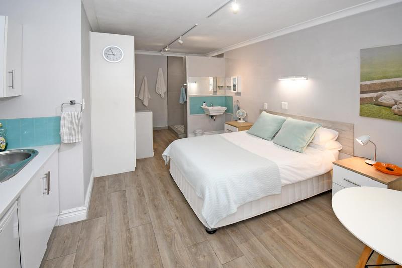 To Let 1 Bedroom Property for Rent in Parkmore Gauteng