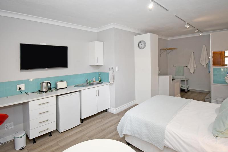 To Let 1 Bedroom Property for Rent in Parkmore Gauteng