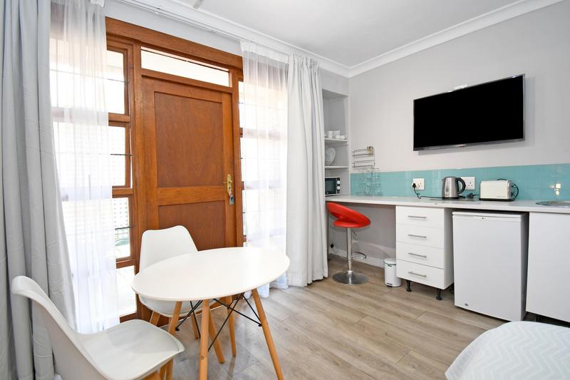 To Let 1 Bedroom Property for Rent in Parkmore Gauteng