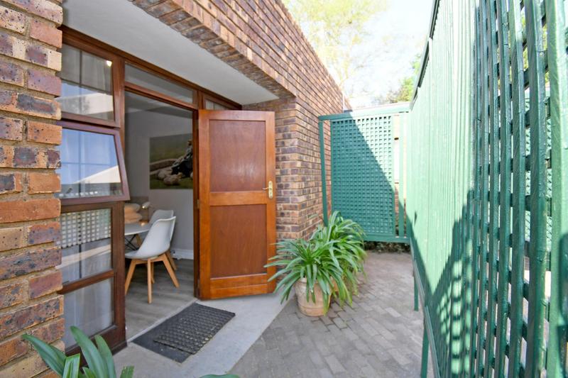 To Let 1 Bedroom Property for Rent in Parkmore Gauteng