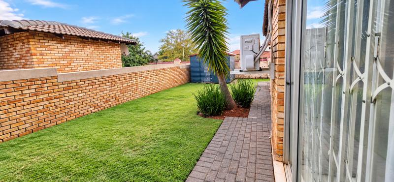 3 Bedroom Property for Sale in Heuwelsig Estate Gauteng