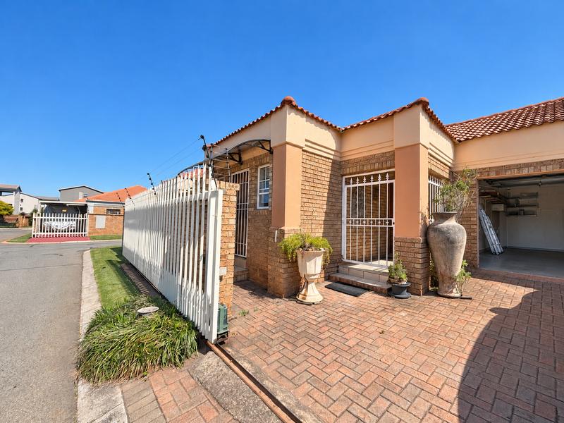 3 Bedroom Property for Sale in Kenleaf Gauteng