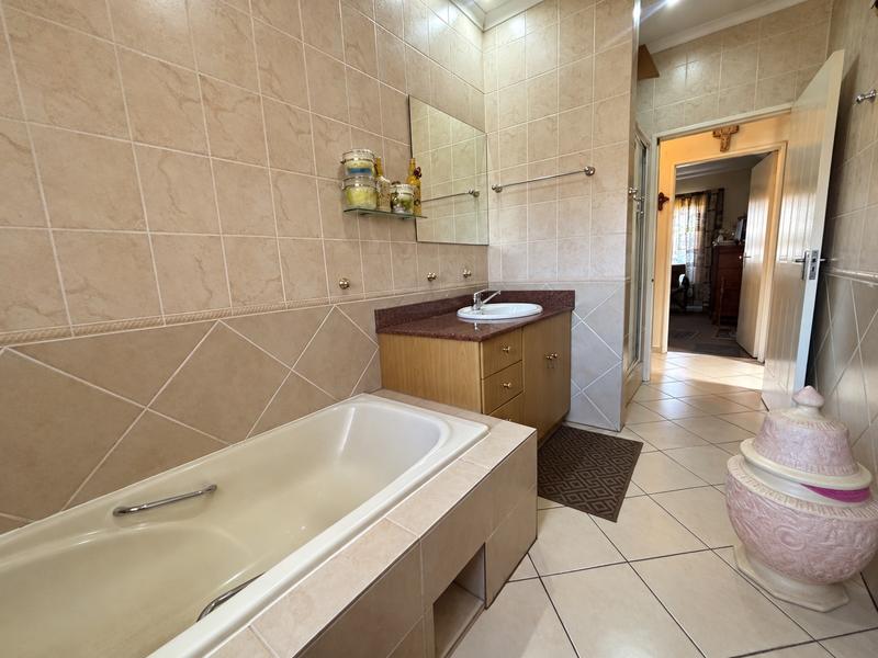 3 Bedroom Property for Sale in Kenleaf Gauteng