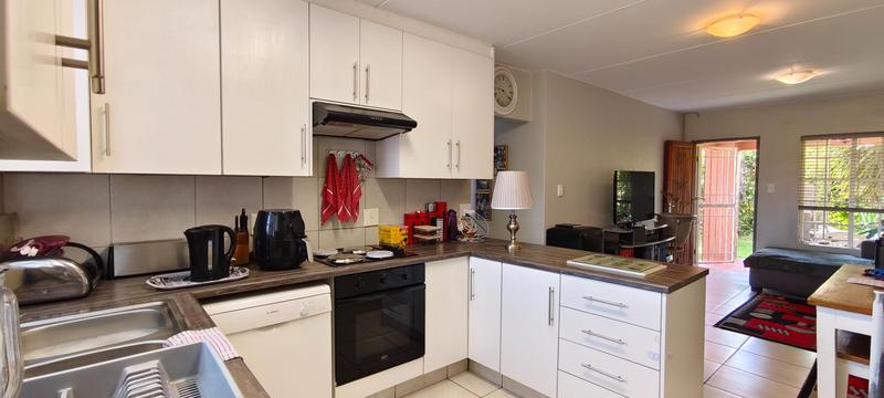 To Let 3 Bedroom Property for Rent in Farrarmere Gauteng