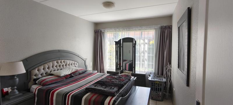 To Let 3 Bedroom Property for Rent in Farrarmere Gauteng