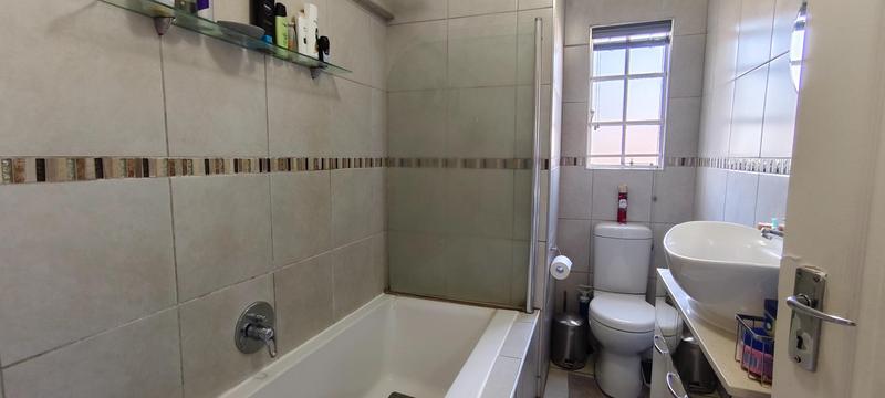 To Let 3 Bedroom Property for Rent in Farrarmere Gauteng