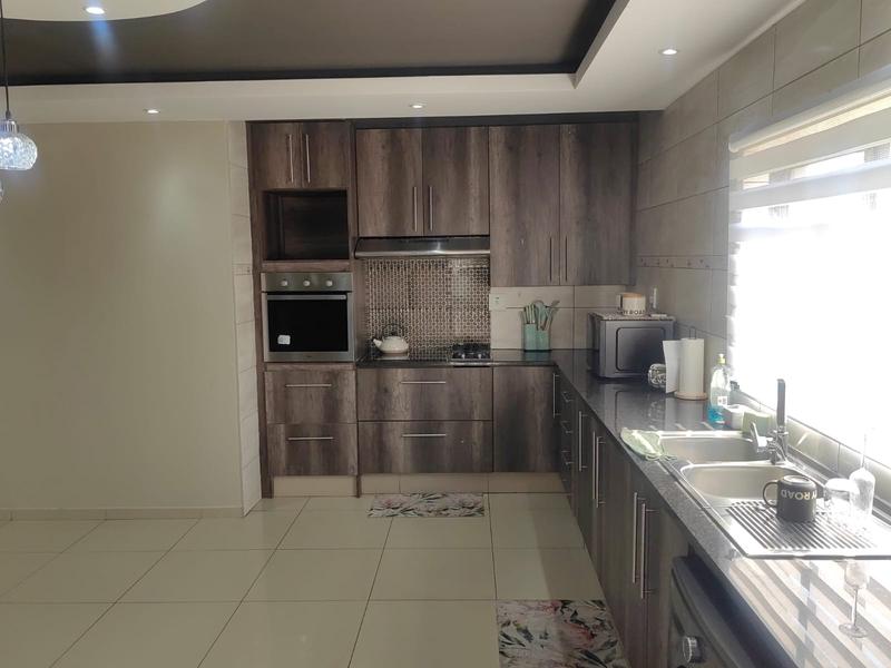 5 Bedroom Property for Sale in Theresa Park Gauteng