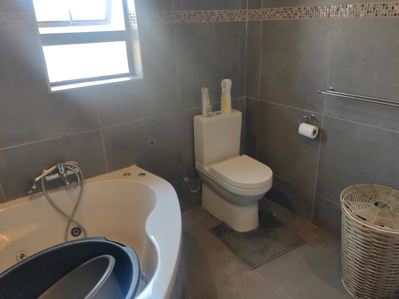 5 Bedroom Property for Sale in Theresa Park Gauteng