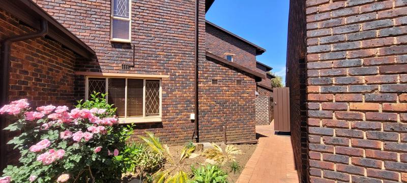 3 Bedroom Property for Sale in Brackenhurst Gauteng