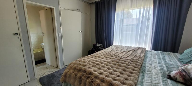 2 Bedroom Property for Sale in Brackenhurst Gauteng