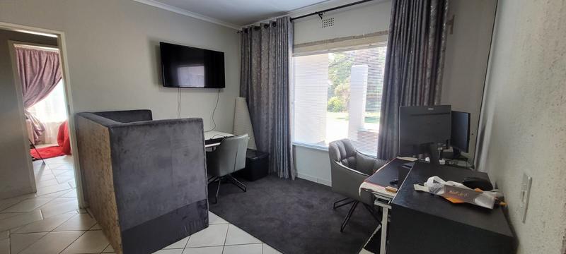 2 Bedroom Property for Sale in Brackenhurst Gauteng