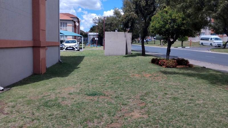 2 Bedroom Property for Sale in Ormonde Gauteng