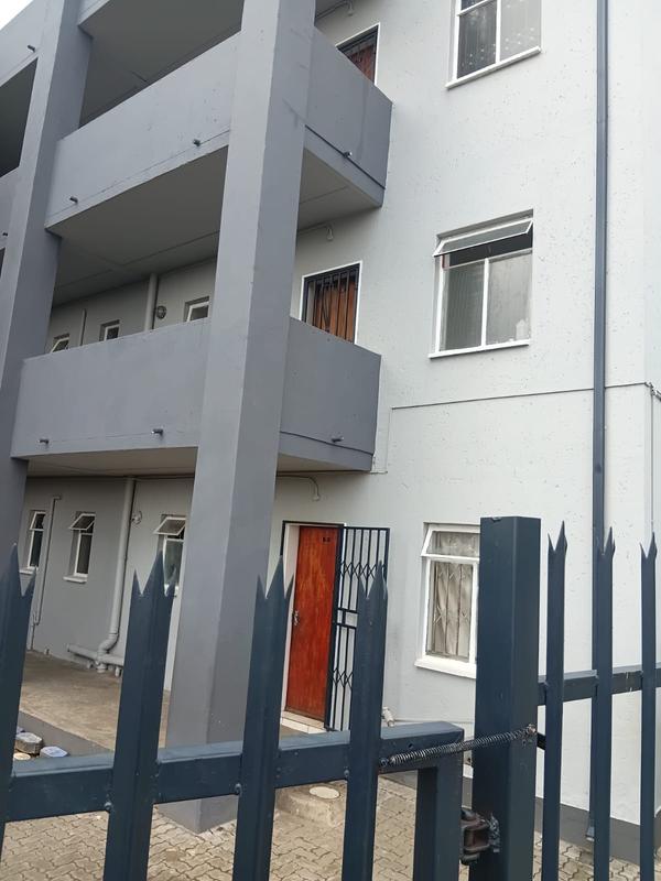 2 Bedroom Property for Sale in Fleurhof Gauteng
