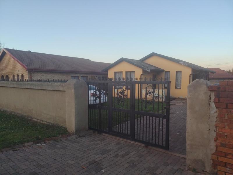 3 Bedroom Property for Sale in Moroka Gauteng
