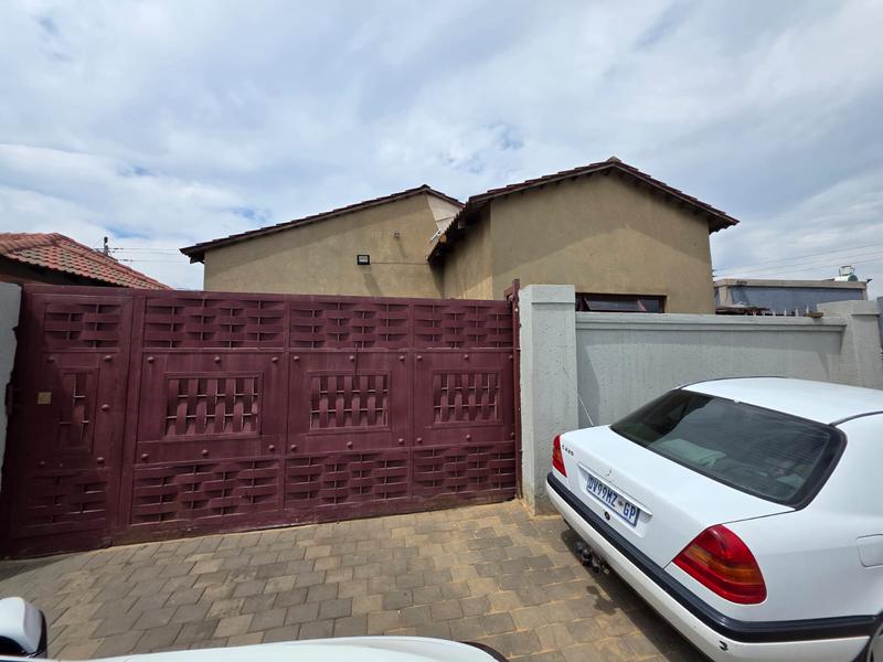 7 Bedroom Property for Sale in Tembisa Gauteng