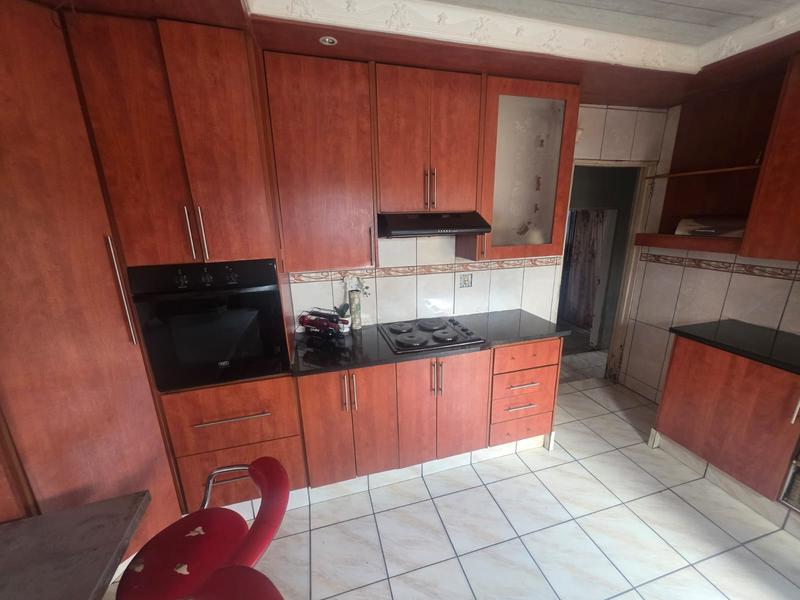 7 Bedroom Property for Sale in Tembisa Gauteng