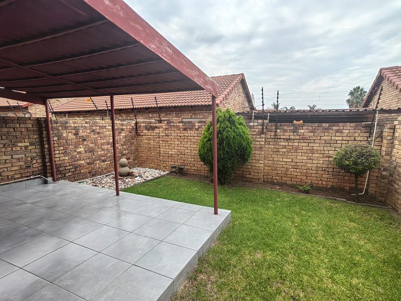 To Let 2 Bedroom Property for Rent in Wilgeheuwel Gauteng