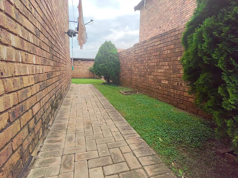 To Let 2 Bedroom Property for Rent in Wilgeheuwel Gauteng