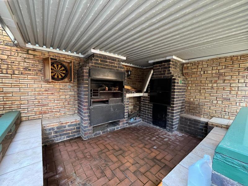 3 Bedroom Property for Sale in Glen Marais Gauteng