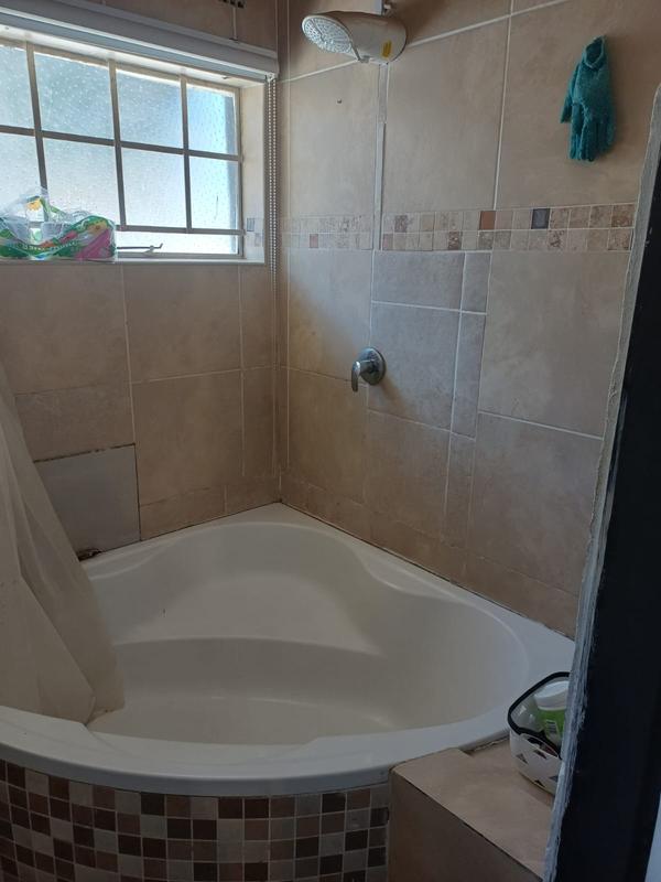 To Let 1 Bedroom Property for Rent in Fourways Gauteng