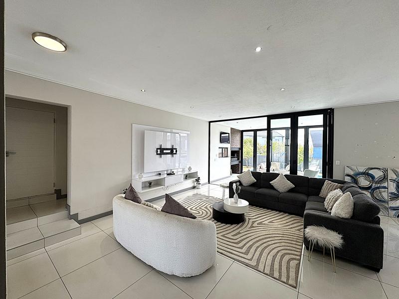 To Let 5 Bedroom Property for Rent in Midstream Ridge Gauteng