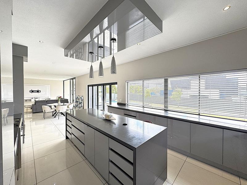 To Let 5 Bedroom Property for Rent in Midstream Ridge Gauteng