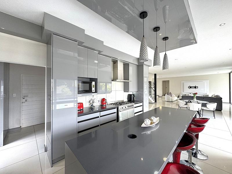 To Let 5 Bedroom Property for Rent in Midstream Ridge Gauteng