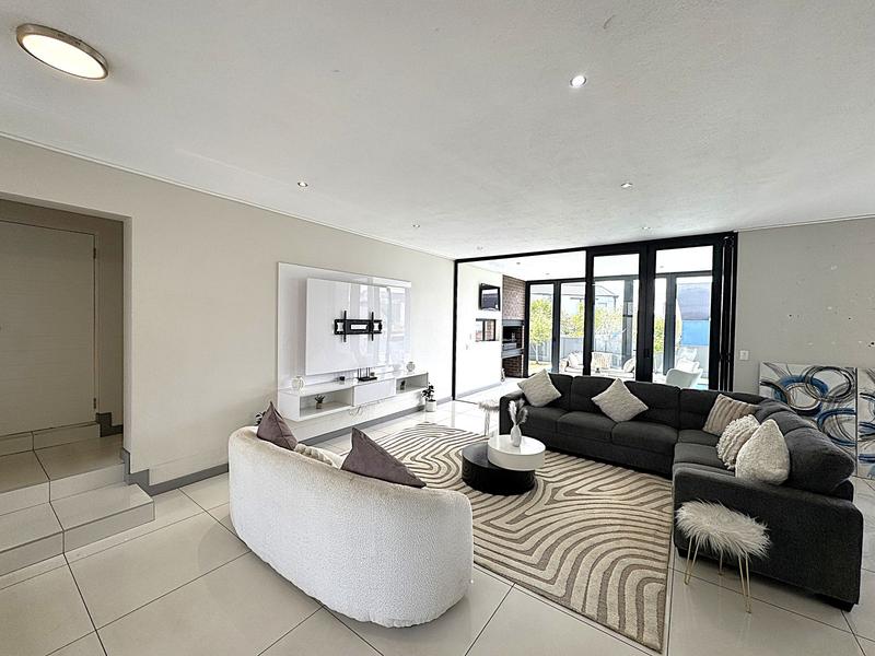 To Let 5 Bedroom Property for Rent in Midstream Ridge Gauteng