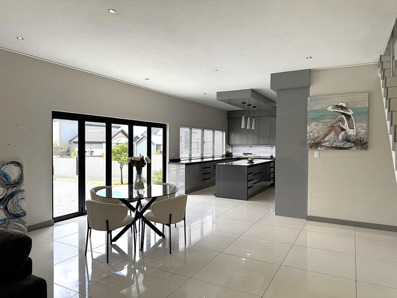 To Let 5 Bedroom Property for Rent in Midstream Ridge Gauteng