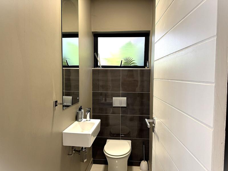 To Let 5 Bedroom Property for Rent in Midstream Ridge Gauteng