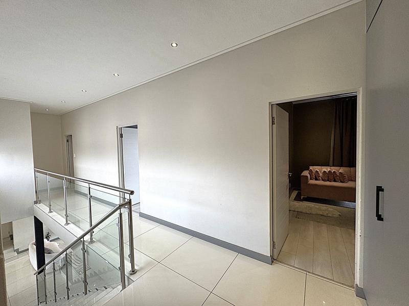 To Let 5 Bedroom Property for Rent in Midstream Ridge Gauteng