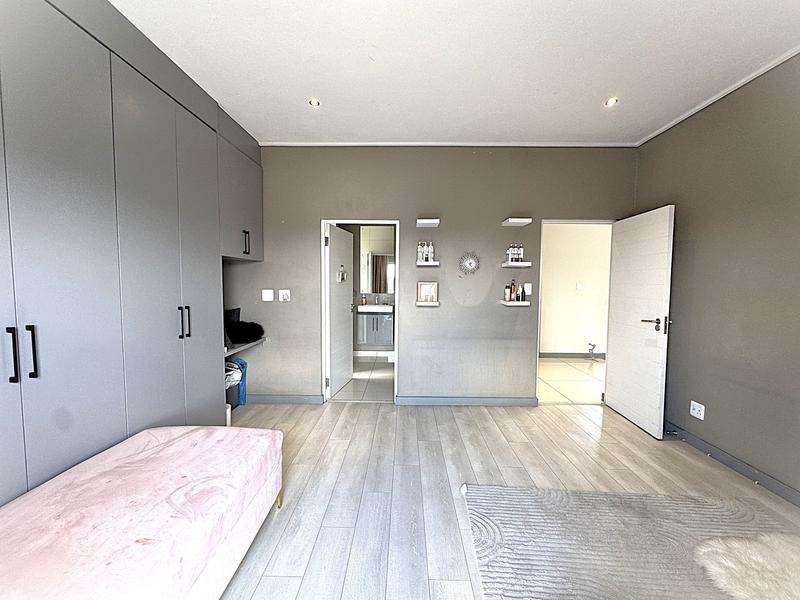 To Let 5 Bedroom Property for Rent in Midstream Ridge Gauteng