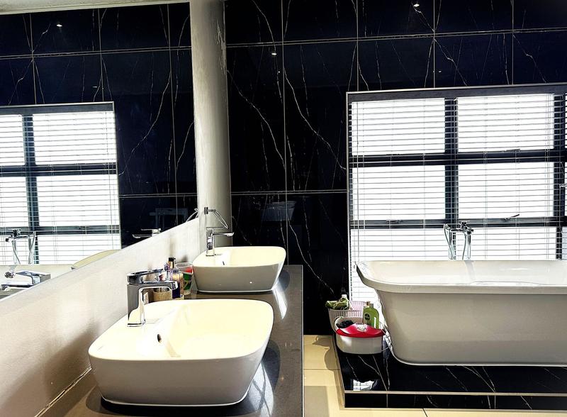 To Let 5 Bedroom Property for Rent in Midstream Ridge Gauteng