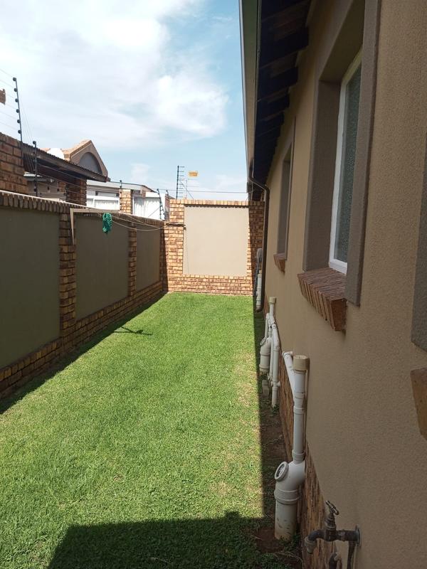 3 Bedroom Property for Sale in Petersfield Gauteng