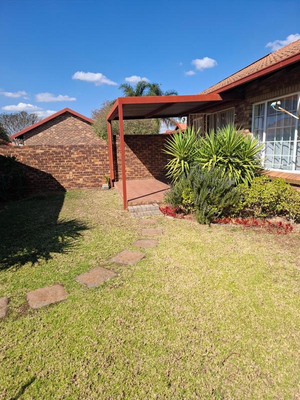 To Let 2 Bedroom Property for Rent in Meyerspark Gauteng