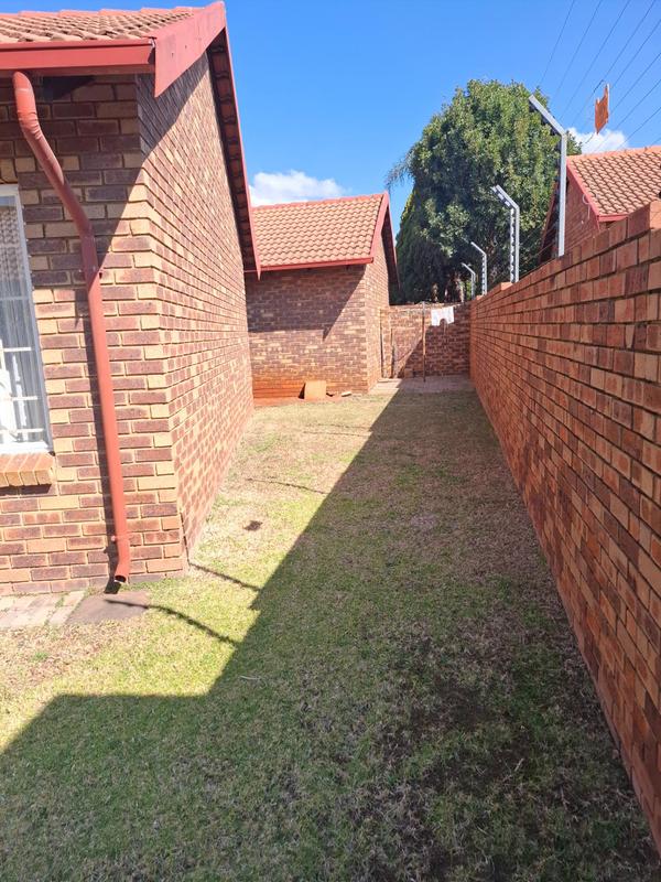 To Let 2 Bedroom Property for Rent in Meyerspark Gauteng